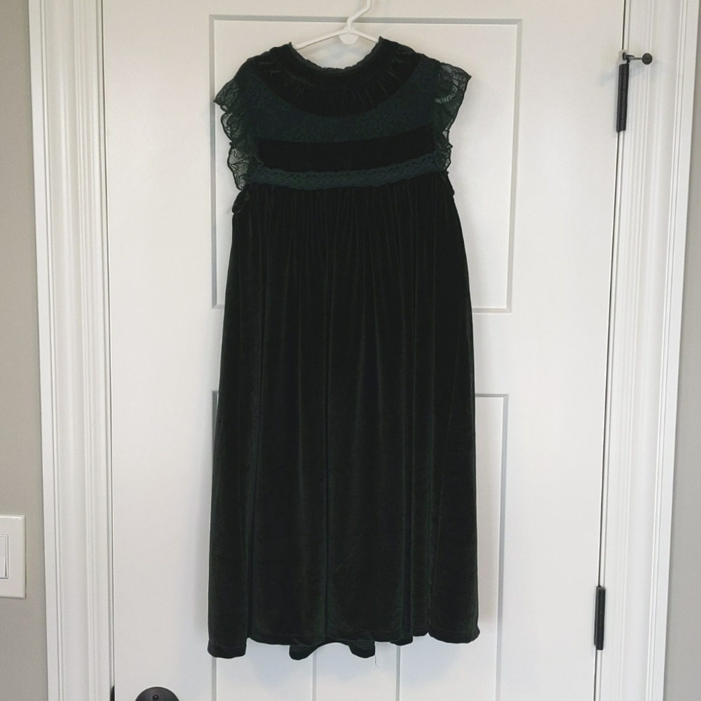 Girls Just Couture velvet dress emerald size 6